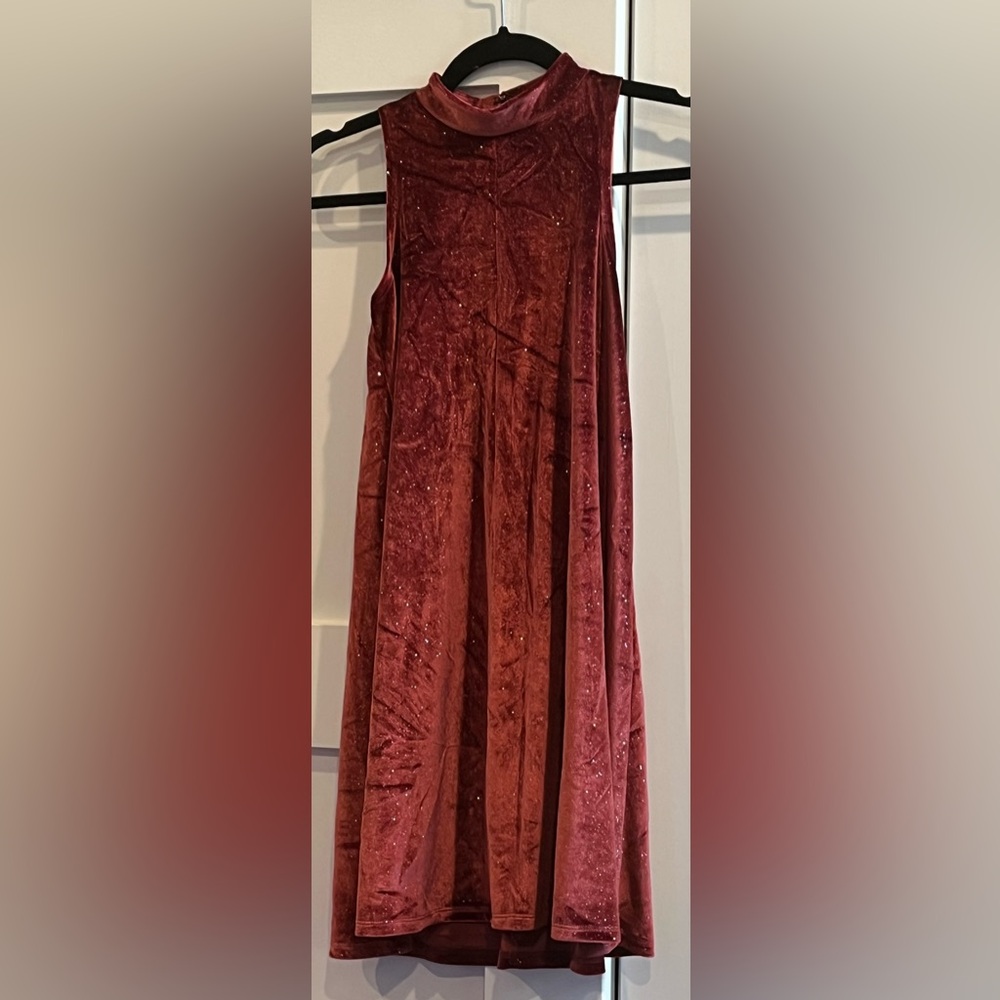 NWT Harper Canyon Mock Neck Velvet Red Dress with Sparkle - Size M (8-10)